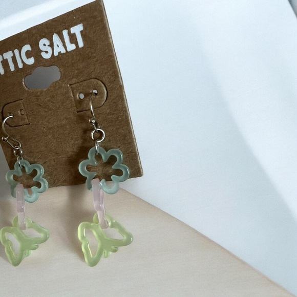 NEW Attic Salt Pastel Dangle Earrings💖 - Picture 3 of 5